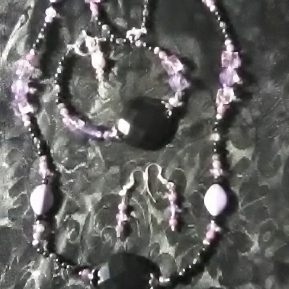 Beaded necklace with matching bracelet and earring